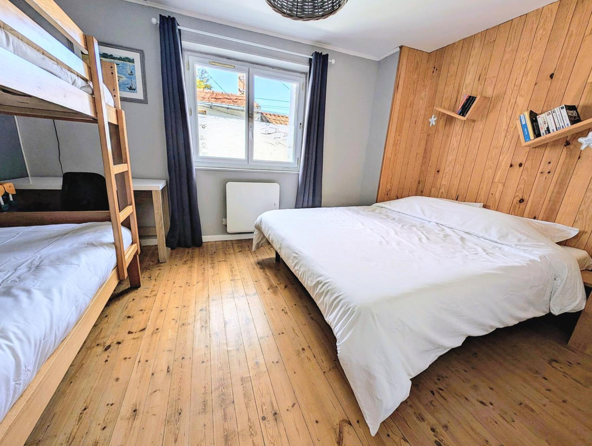 Agreable Maison Renovee En Hyper Centre Avec Patio Pornic Exterior photo
